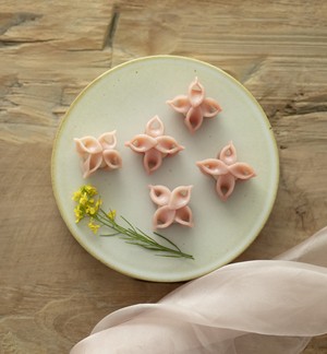 Hydrangea rice cakes