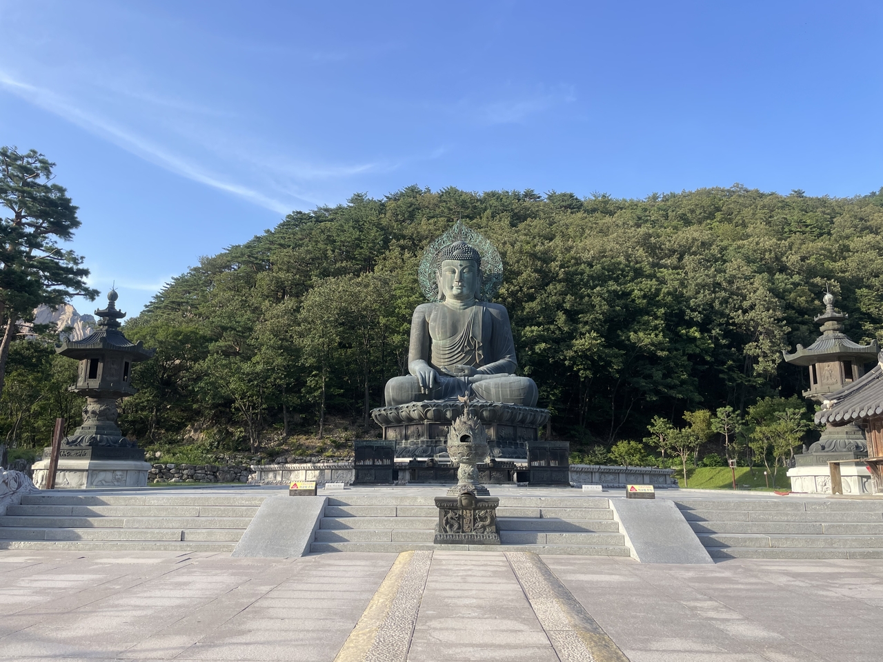 The Unification Great Buddha at Sinheungsa in Seoraksan (Hong Yoo/ The Korea Herald)