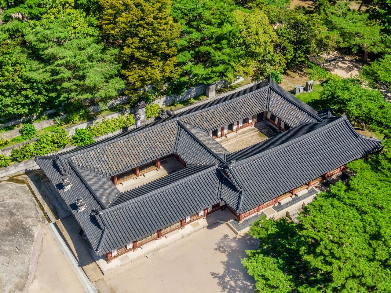 Jipbokeon House in Changgyeonggung Palace (Korea Heritage Service)