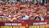 “은행원 연봉 높을텐데”…‘주 4.5일제 근무’ 요구한 노조 “역사의 시계 돌려야”