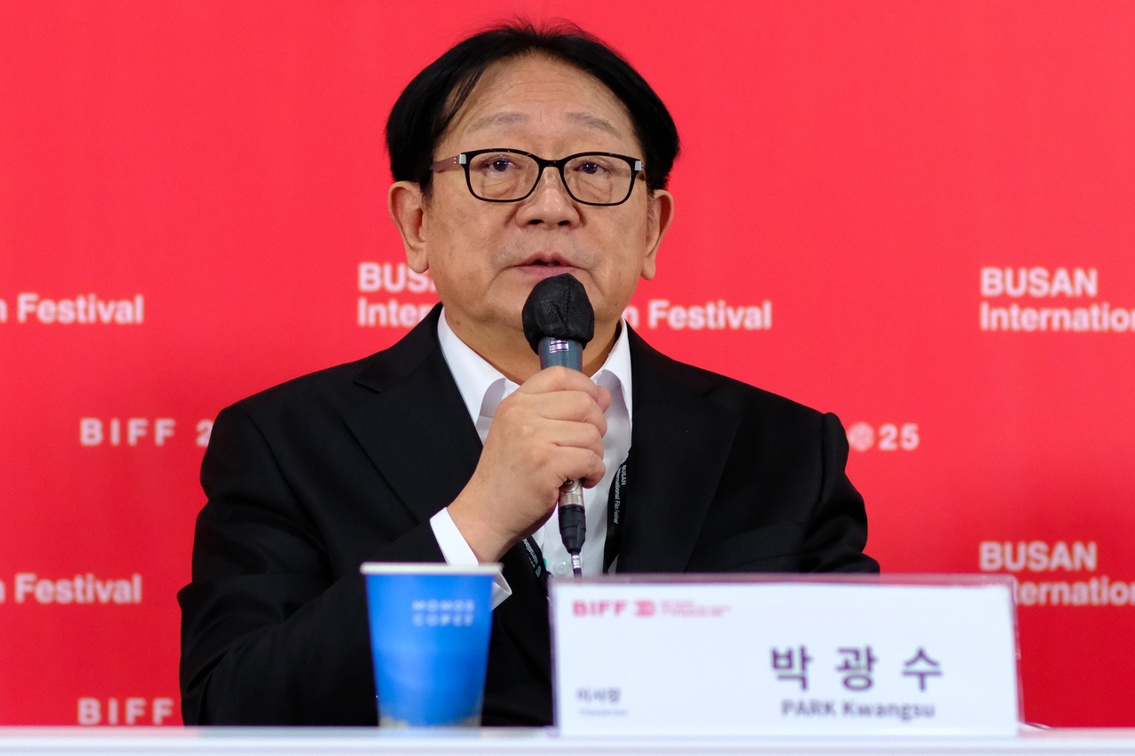 BIFF Chairperson Park Kwang-su speaks to reporters Friday during a press conference held in Busan. (Yonhap)
