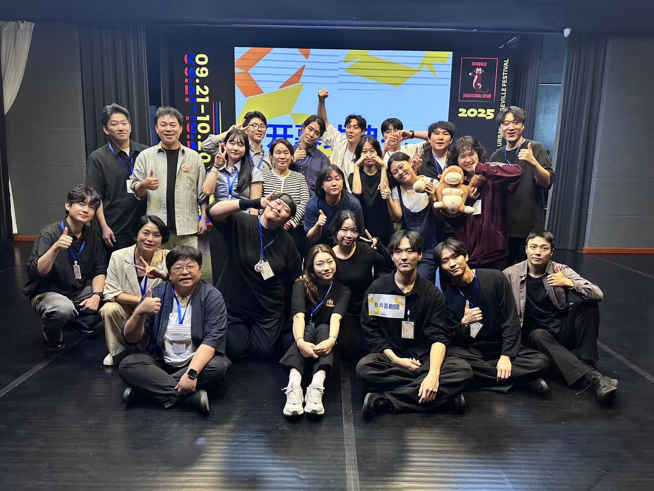 중국상하이현지 참가대학(대경대,베이징대)과 48시간연극제 관계자들 모습.[대경대 제공]