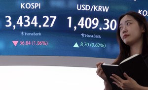 Seoul shares open lower on tariff woes, US losses