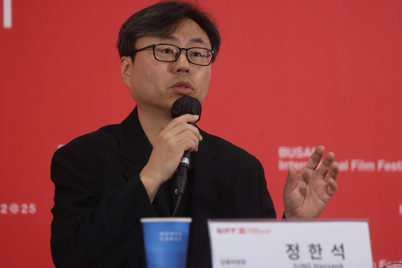 Festival director Jung Han-seok speaks to reporters Friday during a press conference held in Busan. (Yonhap)