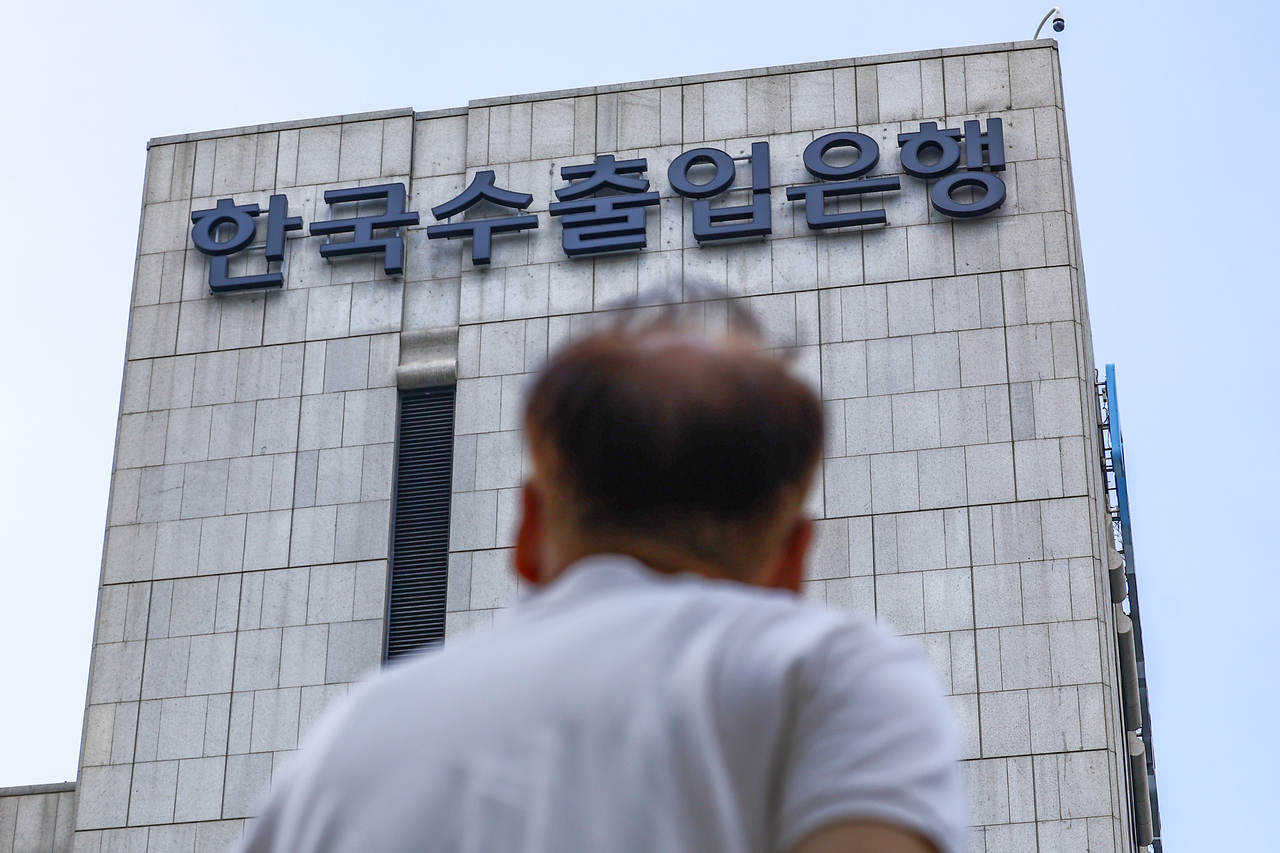 단독] “탄소감축이행 지연시 2050년 수출입은행 자기자본비율 8%대로 하락”…기후 스트레스테스트 보고서 - 헤럴드경제