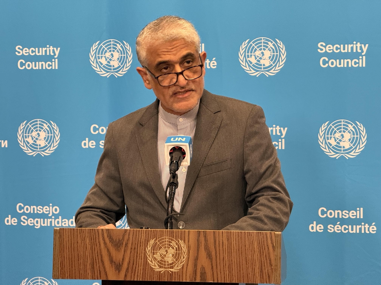 Iran's Ambassador to the UN Amir-Saeid Iravani holds a press conference at the UN headquarters in New York on Sept. 19, after the UN Security Council voted against lifting "snapback" sanctions on Iran. (Yonhap)