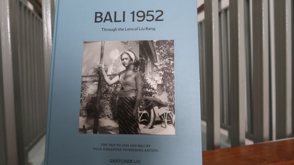 The blue-covered "Bali 1952: Through the Lens of Liu Kang," written by Liu’s daughter-in-law Gretchen Liu, documents his seven-week trip to Indonesia.   (Jakarta Post)