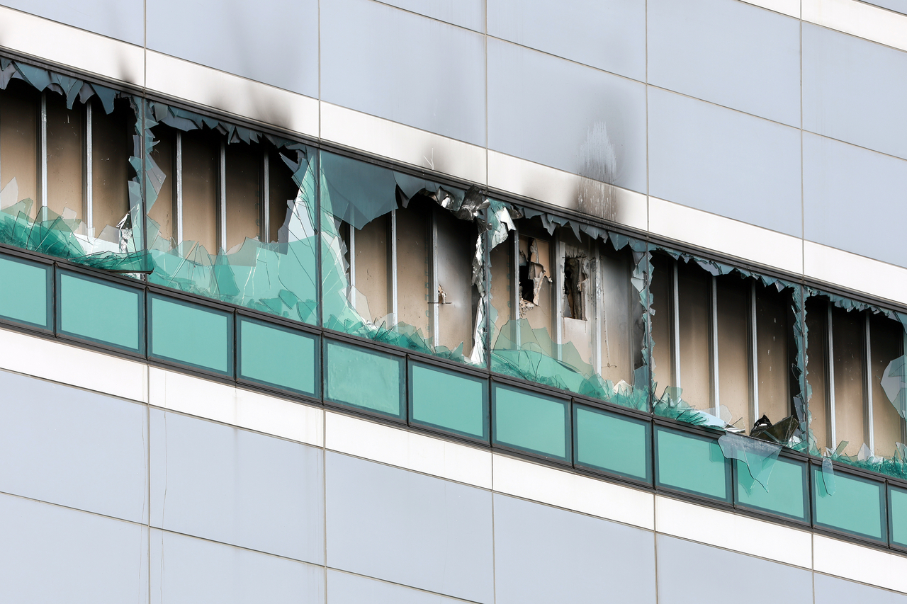 Windows at the National Information Resource Service's data center are scorched and cracked after a fire broke out late Friday, shutting down more than 600 government services. (Yonhap)