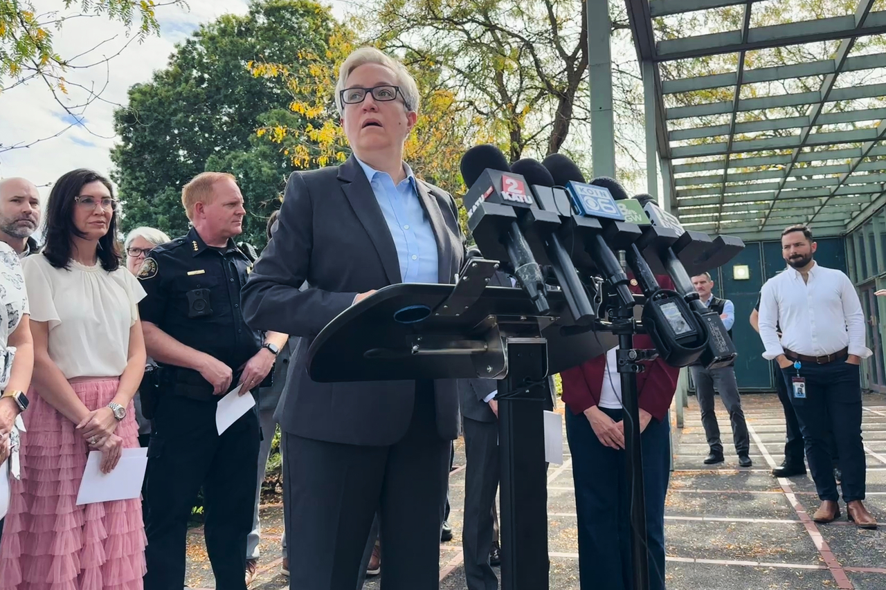 Democratic Oregon Gov. Tina Kotek speaks at a news conference in Portland, Oregon, Saturday. (AP-Yonhap)