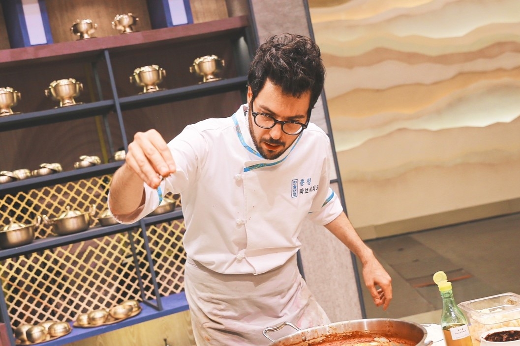 ayo 토토사이트 요리 경연 대회에 참가한 파브리치오 셰프. 본인 제공