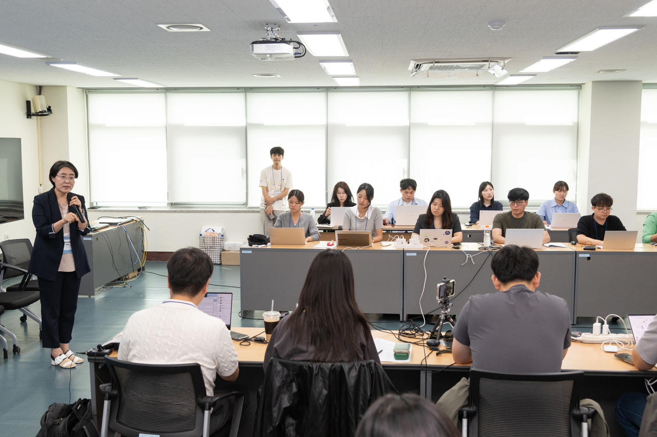 Lee Hye-sook, director of AI meteorological research at the National Institute of Meteorological Sciences, speaks to the press during the World Meteorological Organization's AI for Nowcasting Pilot Project workshop in Seogwipo, Jeju Island, on Wednesday. (KMA)