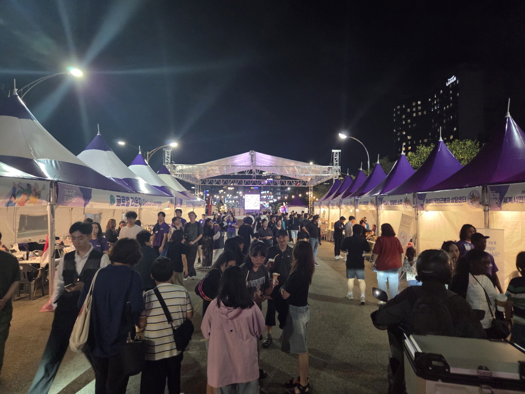 포항시가 지난 27~28일 영일대해수욕장 장미원 일대에서 개최한 ‘2025 포항 지구촌 엑스포’가 세계 13개국 외국인과 포항 시민 등 5천여 명의 발길을 사로잡으며 성황리에 막을 내렸다.[포항시 제공]