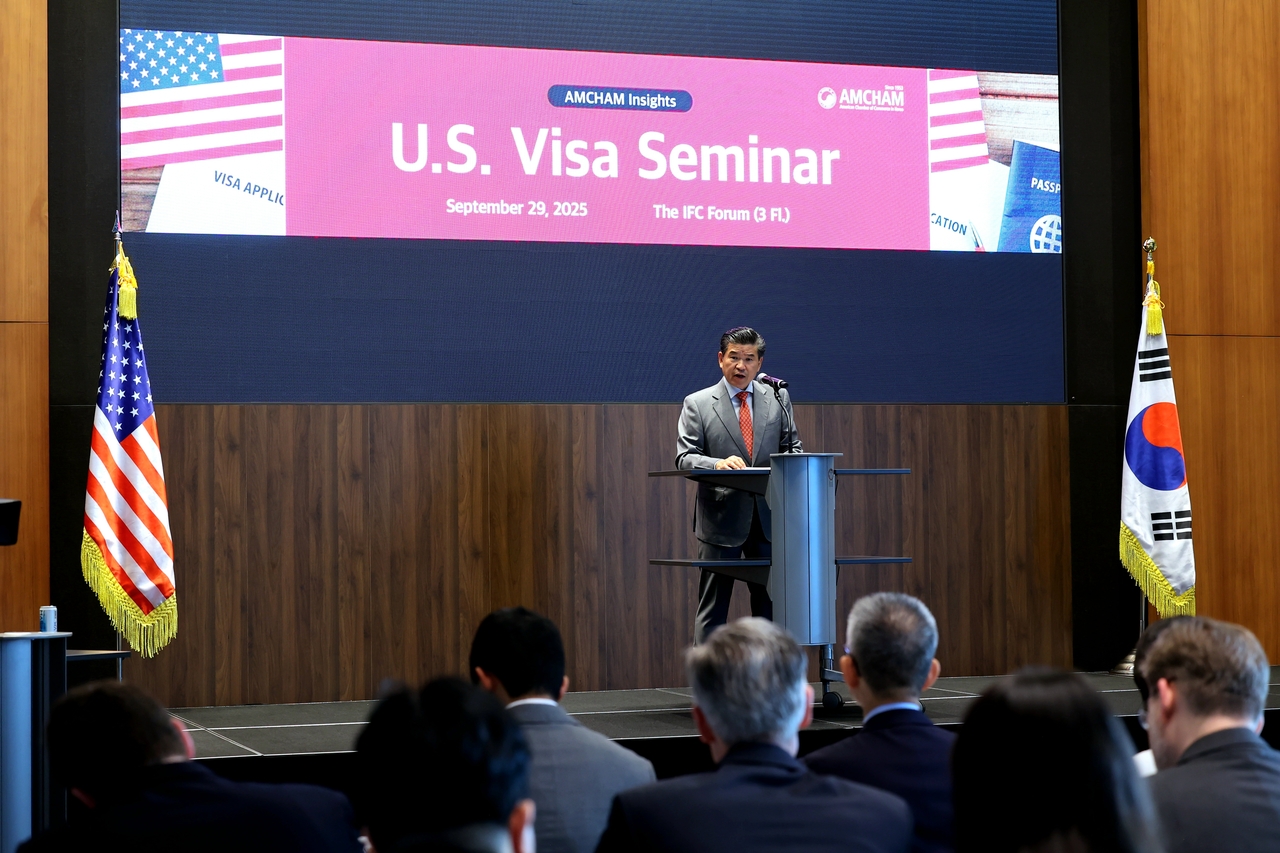 American Chamber of Commerce in Korea Chair and CEO James Kim delivers opening remarks at the chamber's US visa seminar in Seoul on Monday. (AmCham)