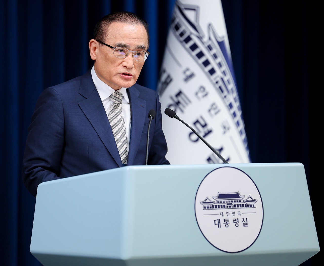 Wi Sung-lac, director of the presidential National Security Office, speaks at a press briefing on Monday in Seoul. (Yonhap)