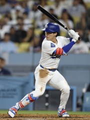 Dodgers' Kim Hye-seong homers in regular-season finale