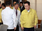 의료진 찾은 이재명 대통령 “3년간 의료대란, 고생 너무 많았다”