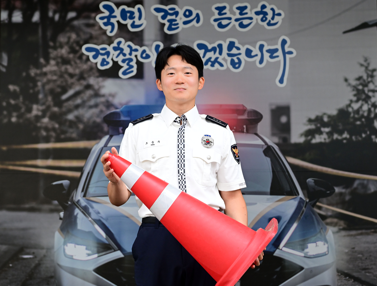 종로위너 토토 소속 조웅주 교통과 경장이 18일 오전 서울 종로구 종로위너 토토에서 헤럴드경제와의 인터뷰에 앞서 포즈를 취하고 있다. 이상섭 기자