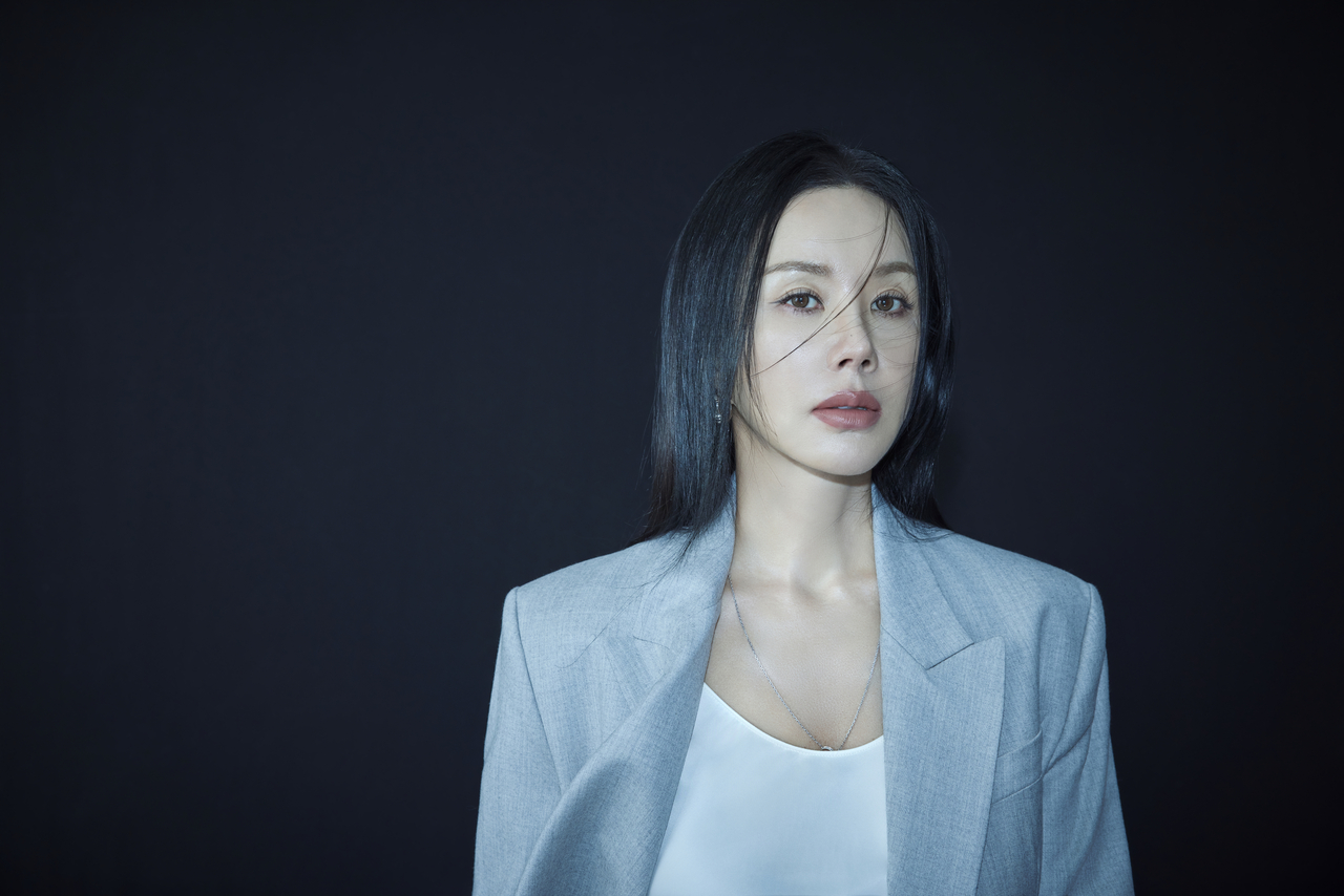 지난 23일 종영한 ENA 월화드라마 ‘금쪽같은 내스타’에서 주인공 봉청자를 열연한 가수 겸 배우 엄정화  [에일리언컴퍼니 제공]