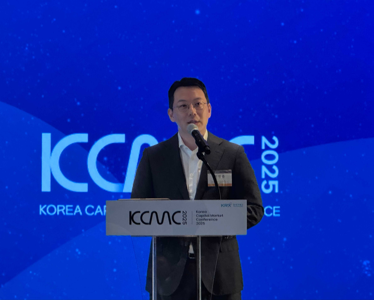 신범준 바이셀스탠다드 대표가 30일 오전 한국거래소 한국자본시장 콘퍼런스(KCMC)에서 연설하고 있다. [바이셀스탠다드 제공]