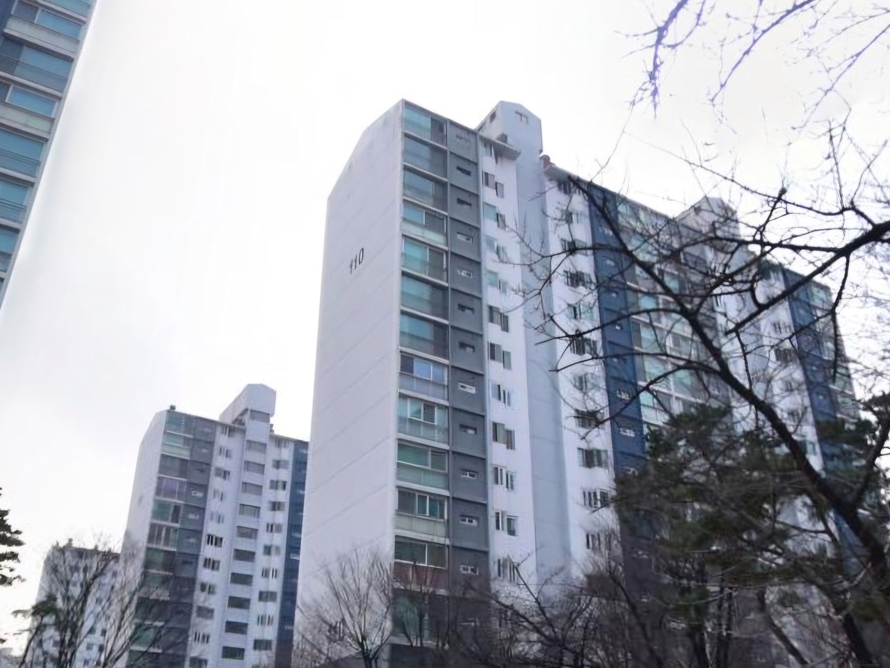 성남시 분당구 야탑동에 소재한 아파트. 국방부의 군사시설보호구역 토토사이트 토대리로 재건축 높이가 늘어날 전망이다. [네이버지도 거리뷰 캡처]