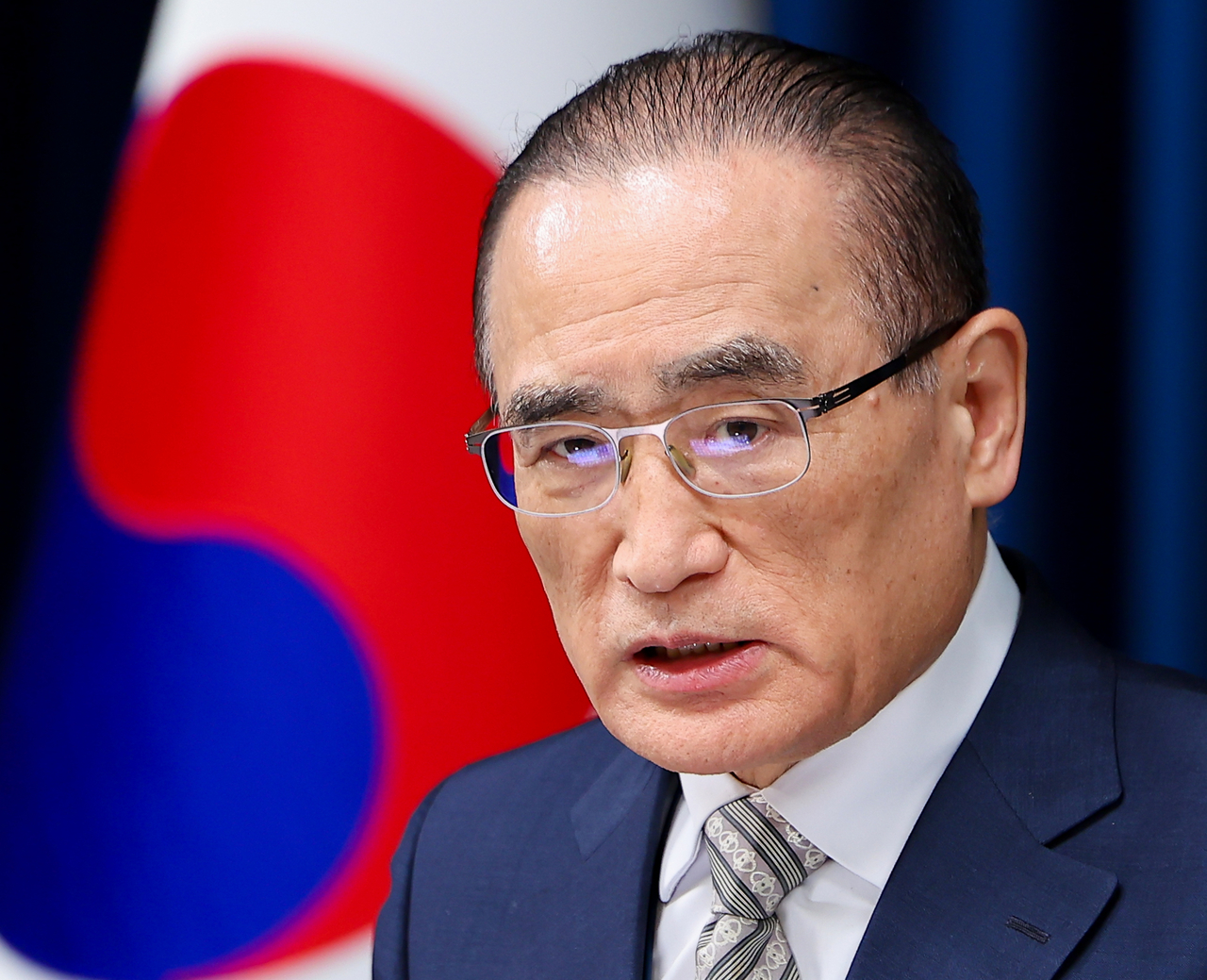 National Security Adviser Wi Sung-lac holds a press conference at the presidential office in Seoul on Monday to brief the media on Japanese Prime Minister Shigeru Ishiba's visit to South Korea. (Yonhap)