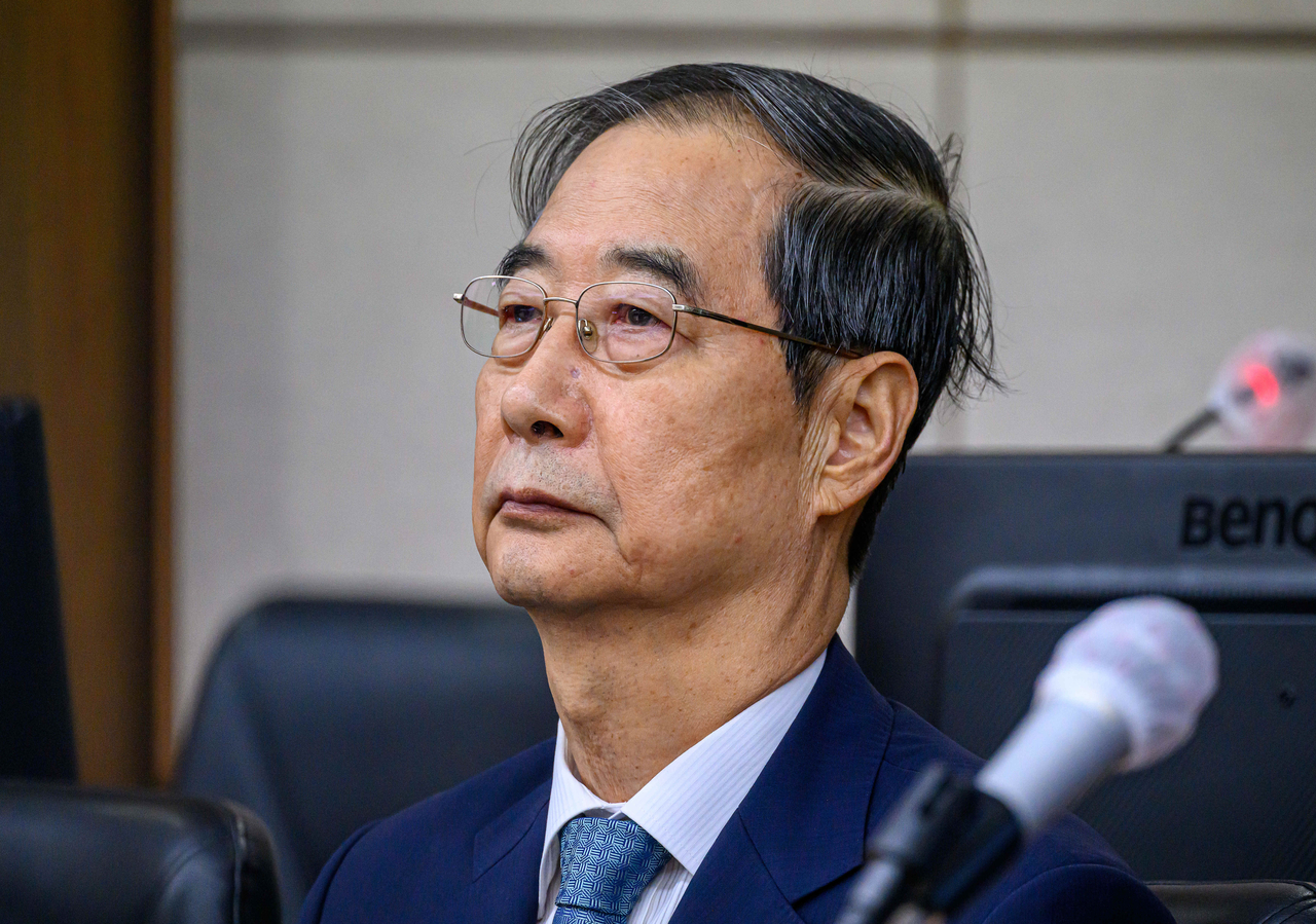 Former Prime Minister Han Duck-soo attends the first hearing of his trial on insurrection charges related to former President Yoon Suk Yeol's failed imposition of martial law, at the Seoul Central District Court in the capital on Tuesday. (Pool photo) (Yonhap)