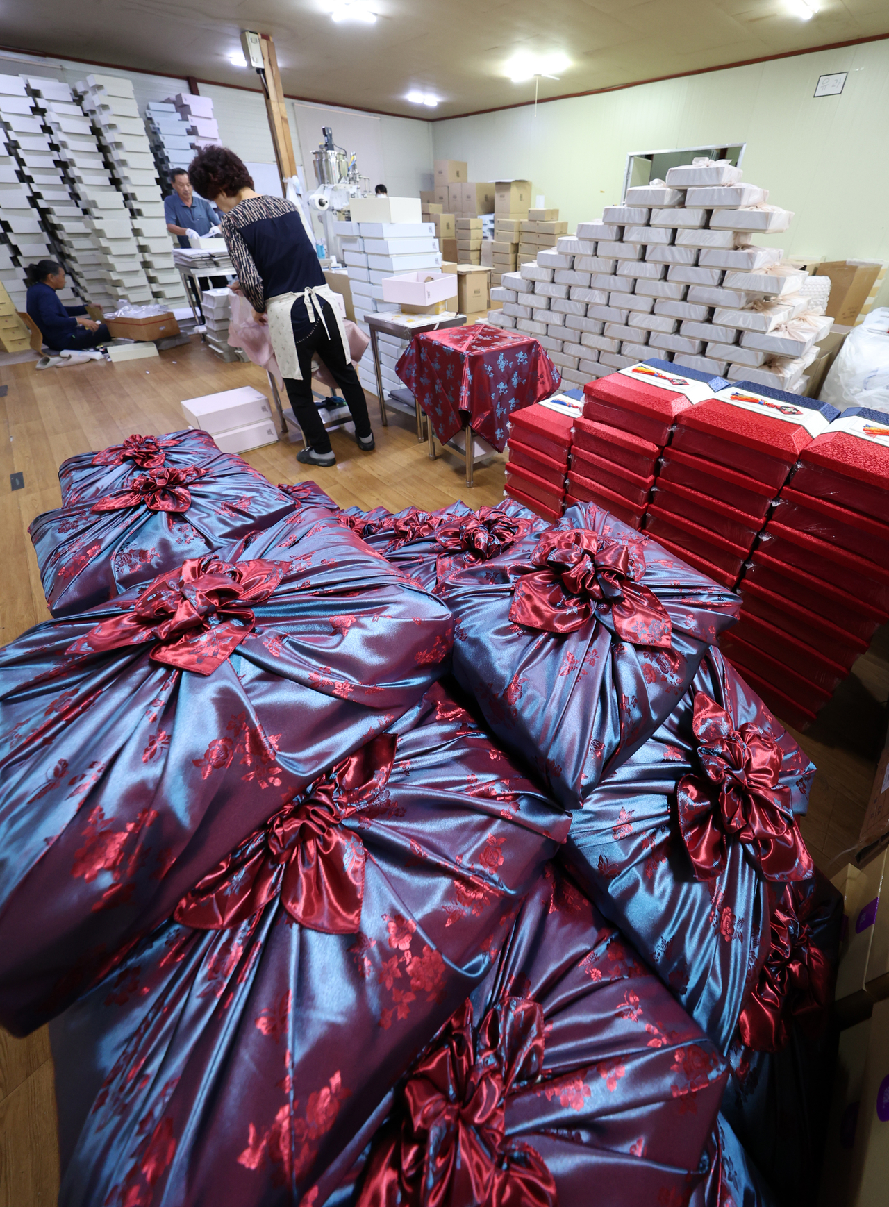 Hangwa wrapped in bojagi, or wrapping cloth, are stacked ahead of Chuseok at the Traditional Hangwa Village in Gangwon Province on Monday. <Yonhap>