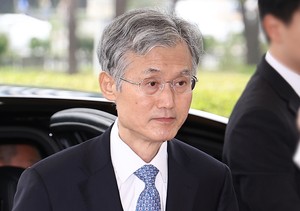 Assembly holds hearing on top judge in his absence