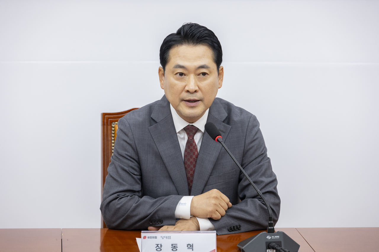 장동혁 국민의힘 대표가 30일 국회에서 국가정보자원관리원 화재로 인한 소상공인 피해 대책 마련 촉구하는 입장을 발표를 하고 있다. [연합]