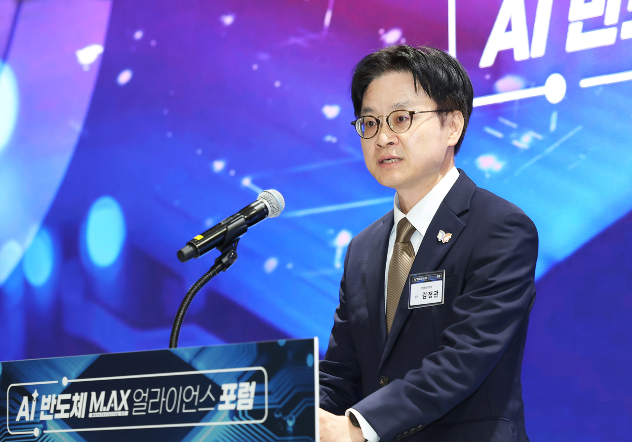 김정관 산업통상자원부 장관이 30일 경기 성남시 글로벌융합센터에서 열린 AI인생한방 토토사이트 M.AX 얼라이언스 포럼에서 인사말을 하고 있다. [산업통상자원부 제공]
