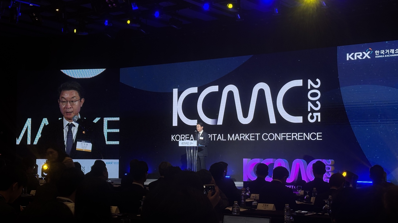 29일 오전 서울 중구 웨스틴조선호텔에서 열린 제 2회 한국 자본시장 콘퍼런스(Korea Capital Market Conference)에서 이억원 금융위원장이 축사를 하고 있다. 문이림 기자