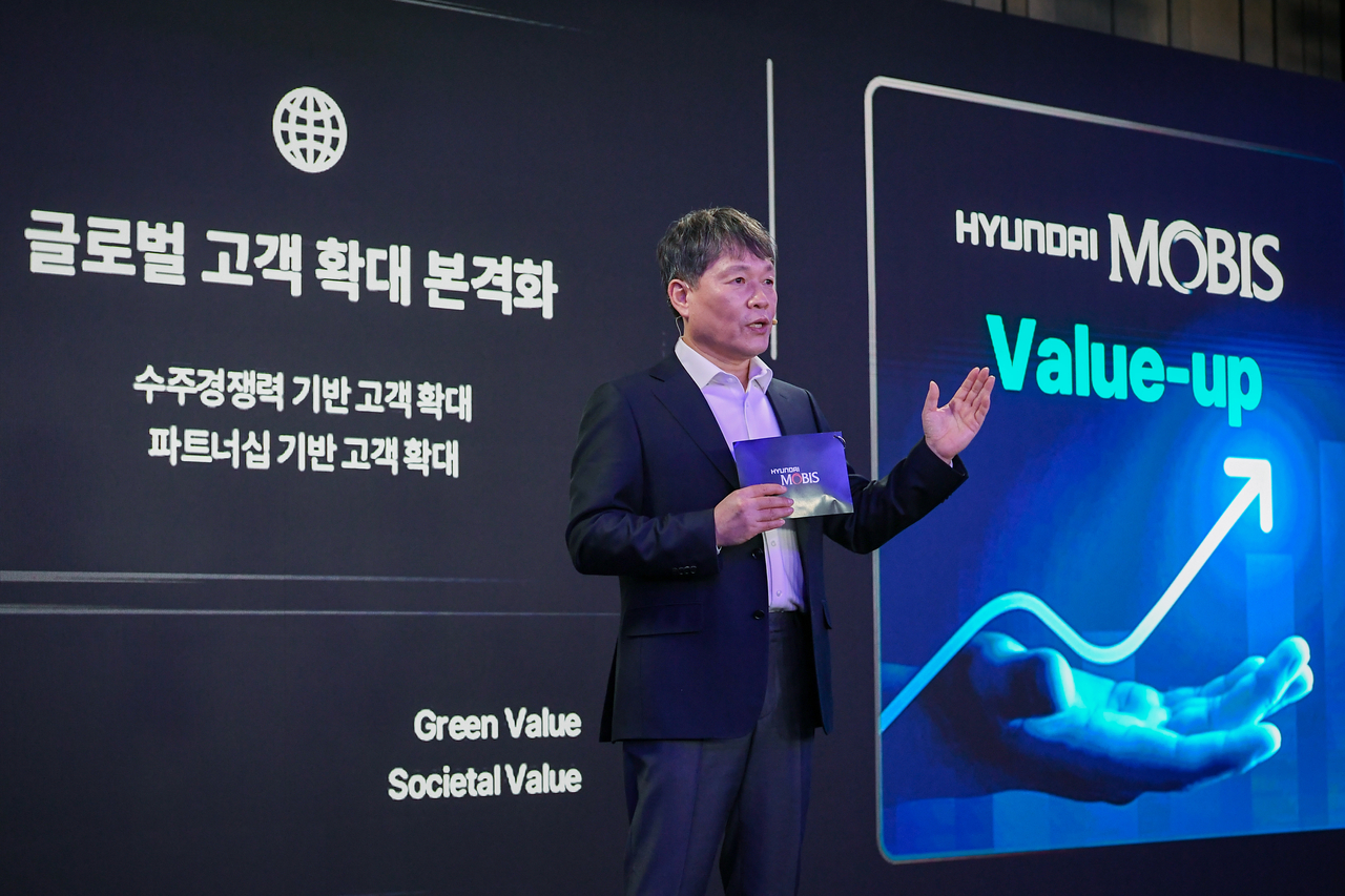 이규석 현대모비스 사장이 지난 8월 여의도 페어몬트 호텔에서 열린 ‘2024 CEO 인베스터 데이’ 발표자로 나서 사업 방향성과 전략을 발표하고 있다. [현대모비스 제공]