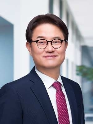 윤종인 전 토르 토토보호위원회 위원장. [법무법인 세종 홈페이지 캡처]
