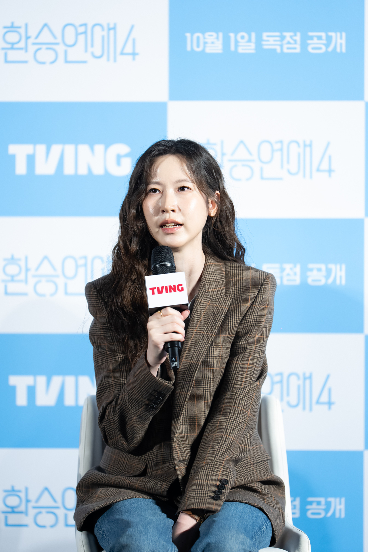1일 오전 서울 용산구 CGV 용산 아이파크몰에서 열린 티빙 오리지널 예능 ‘환승연애 4’ 제작발표회에서 김인하PD가 답변하고 있다. [티빙 제공]