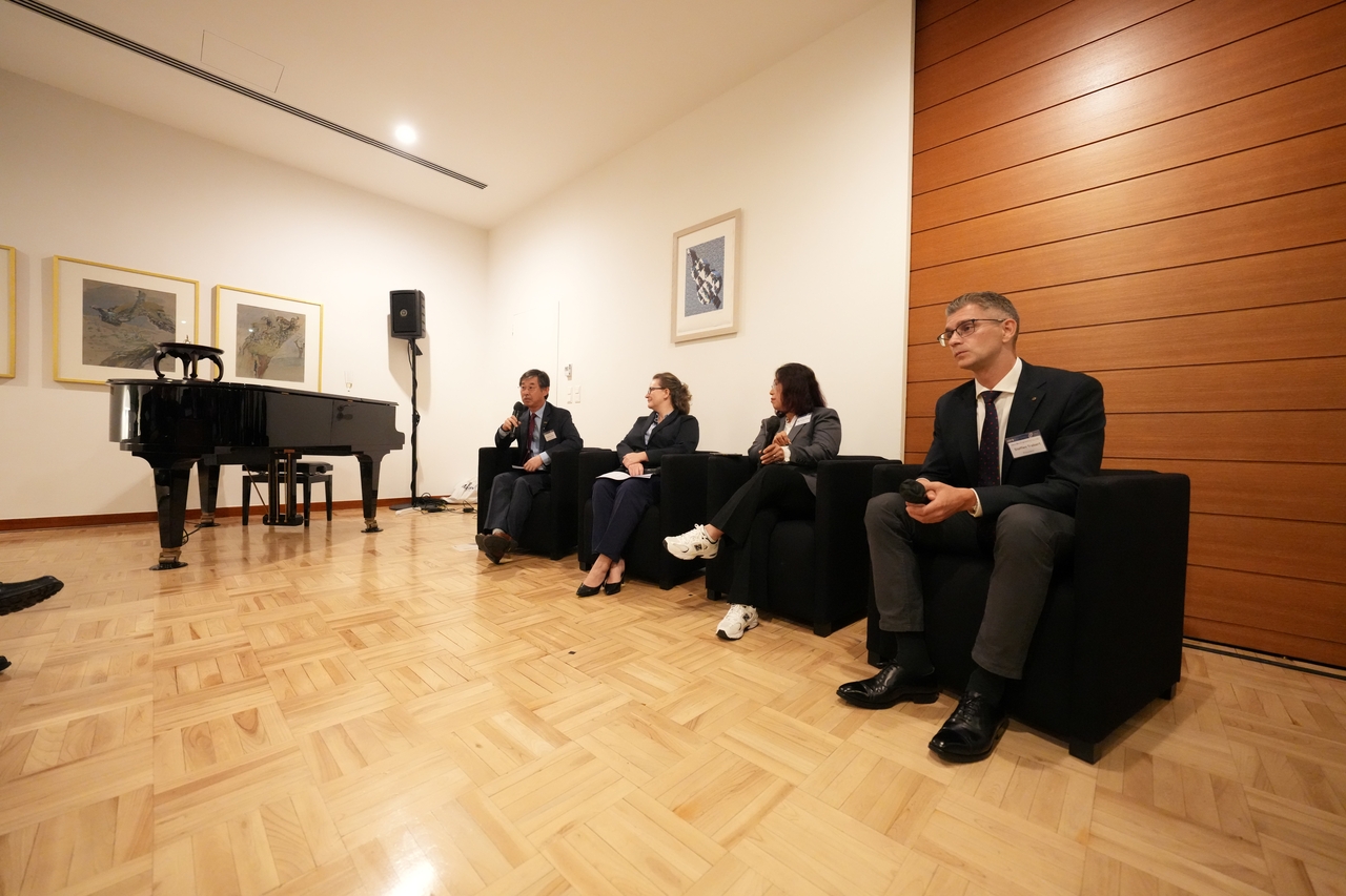 From left: Managing director of Merck Korea Kim Woo-kyu speaks at a discussion session on future-oriented Korean-German partnerships with other panelists attending, including Korean-German Chamber of Commerce and Industry President and CEO Marie Antonia von Schoenburg, Henkel Korea President and Chief Financial Officer Kim May and Korea Illies Engineering President Steffen Trabert, at the German ambassador's residence in Seoul on Tuesday. (The Korea Herald)