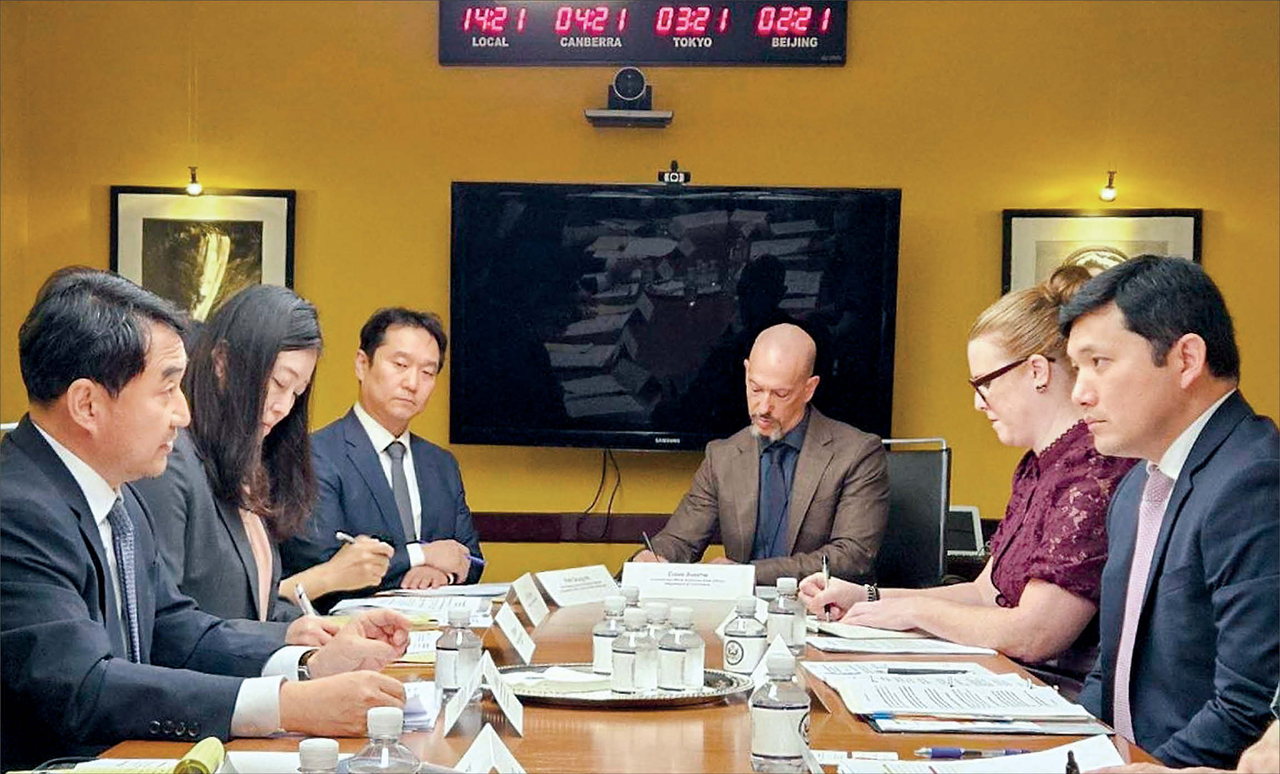 지난달 30일(현지시간) 미국 워싱턴DC에서 조지아주 한국인 구금 사태의 재발방지를 위한 ‘불야성 토토사이트 워킹그룹’ 첫 회의가 열렸다. 이날 협의에서 한미 양국은 우리 기업의 활동 수요에 따라 B-1 불야성 토토사이트로 가능한 활동을 명확히 했다.  [외교부 제공]