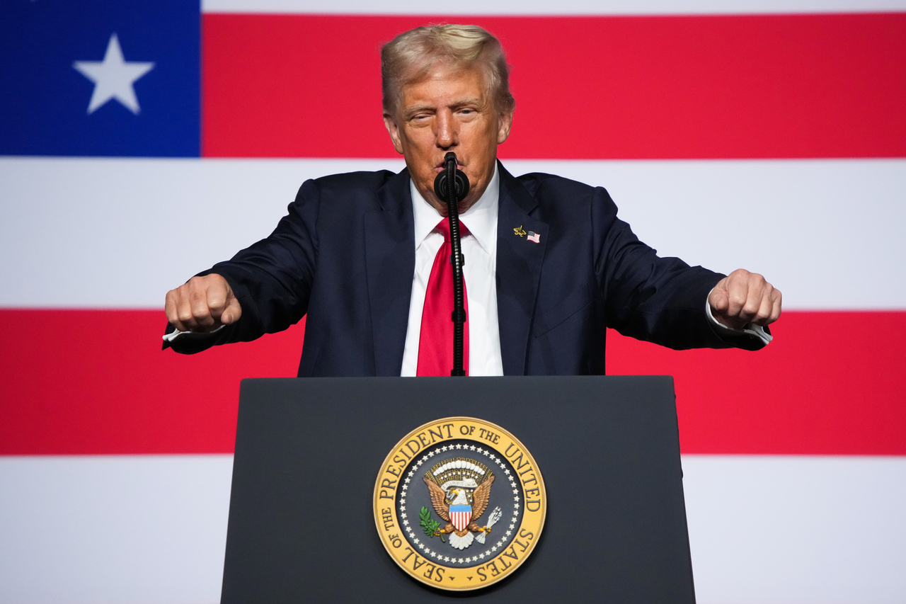 US President Donald Trump speaks to a gathering of top US military commanders at Marine Corps Base Quantico in Quantico, Virginia on Tuesday. (AP-Yonhap)