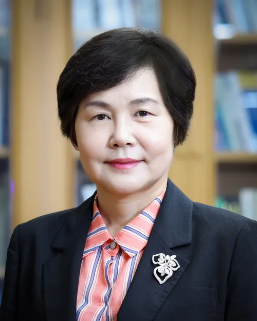 롯데지주는 1일 박정화 전 대법관을 컴플라이언스토토사이트 토대리으로 선임했다. [롯데지주 제공]