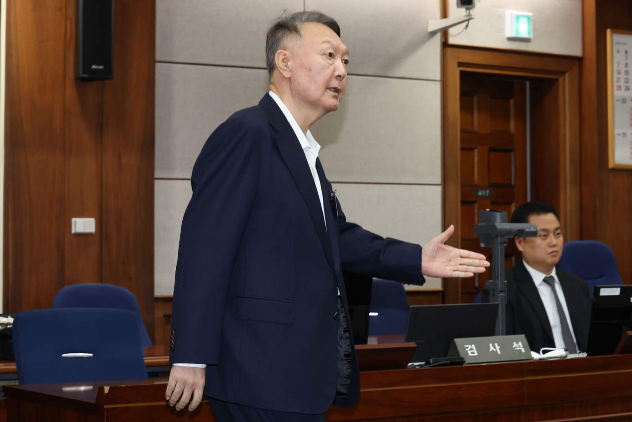 Former President Yoon Suk Yeol attends the first hearing of his second trial on charges related to his failed imposition of martial law at the Seoul Central District Court in Seoul on Sept. 26. (Yonhap)