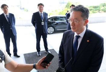 특검 집단 반발에…정성호 법무장관 “검찰 내부 동요? 사실과 달라”