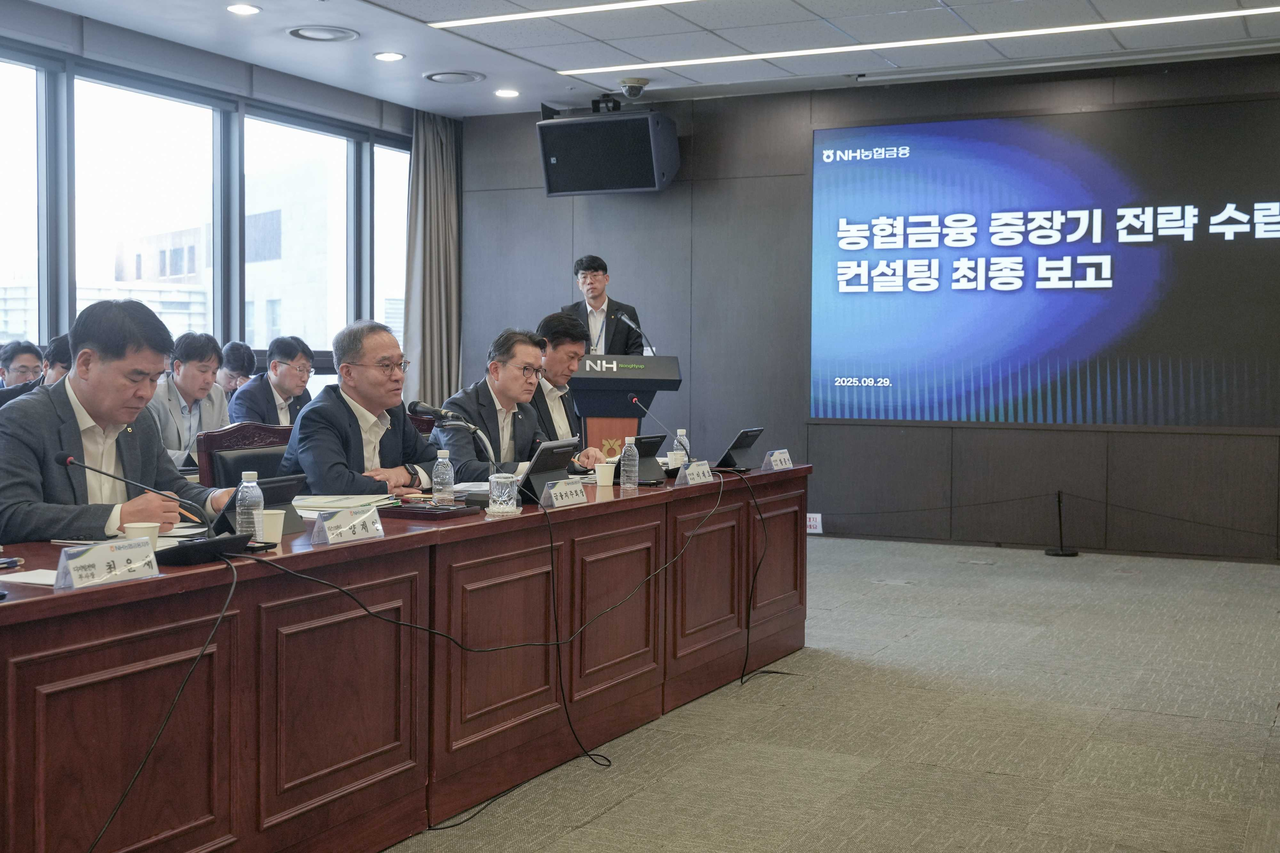 이찬우 NH농협토토사이트 가입 불법지주 회장은 지난달 29일 ‘농협토토사이트 가입 불법 중장기 전략 수립’ 컨설팅 최종 보고회에서 생산적토토사이트 가입 불법의 중요성을 강조했다. [NH농협토토사이트 가입 불법]