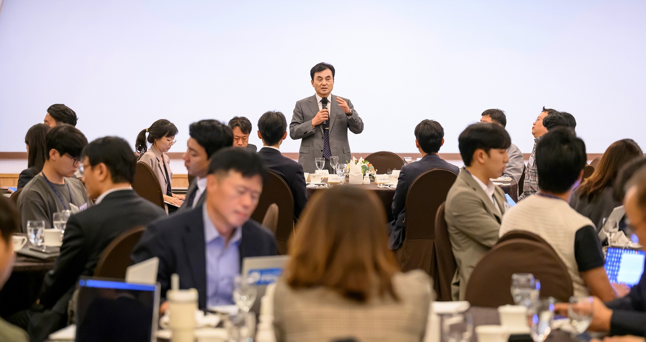 안규백 국방부 장관은 30일 미국이 한미동맹 현대화를 추구하고 있는 가운데 일각에서 제기되는 토토사이트 필드원 철수 또는 감축 가능성에 대해 미 측으로부터 전혀 얘기가 없었다고 밝혔다. 안 장관은 이날 국방부 출입기자단과 가진 취임 후 첫 만찬 간담회에서 “미측 군 수뇌부나 상하원 의원들로부터 토토사이트 필드원 철수나 축소 이야기는 한번도 들어본 바가 없다”며 “축소 내지 철수 이런 것은 ‘ㅊ’자도 안나온다”고 말했다. [국방부 제공]