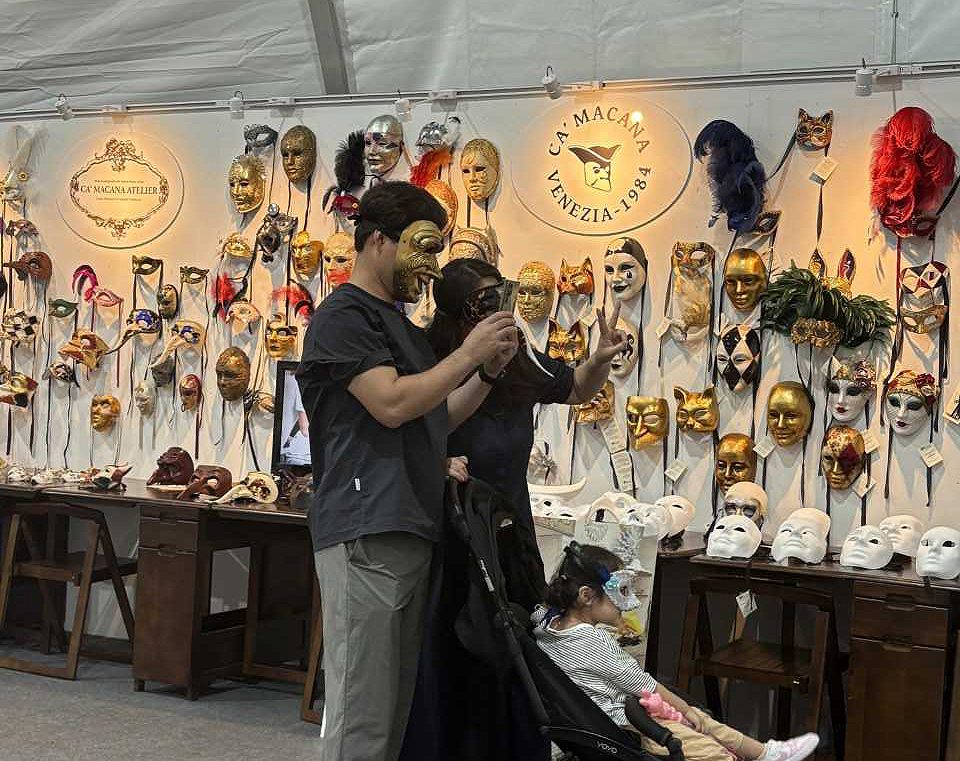 탈춤공원 내 마련된 ‘이탈리아 문화·관광 전시관’은 축제 전 기간(9.26.~10.5.) 운영되고 있다.[안동시 제공]