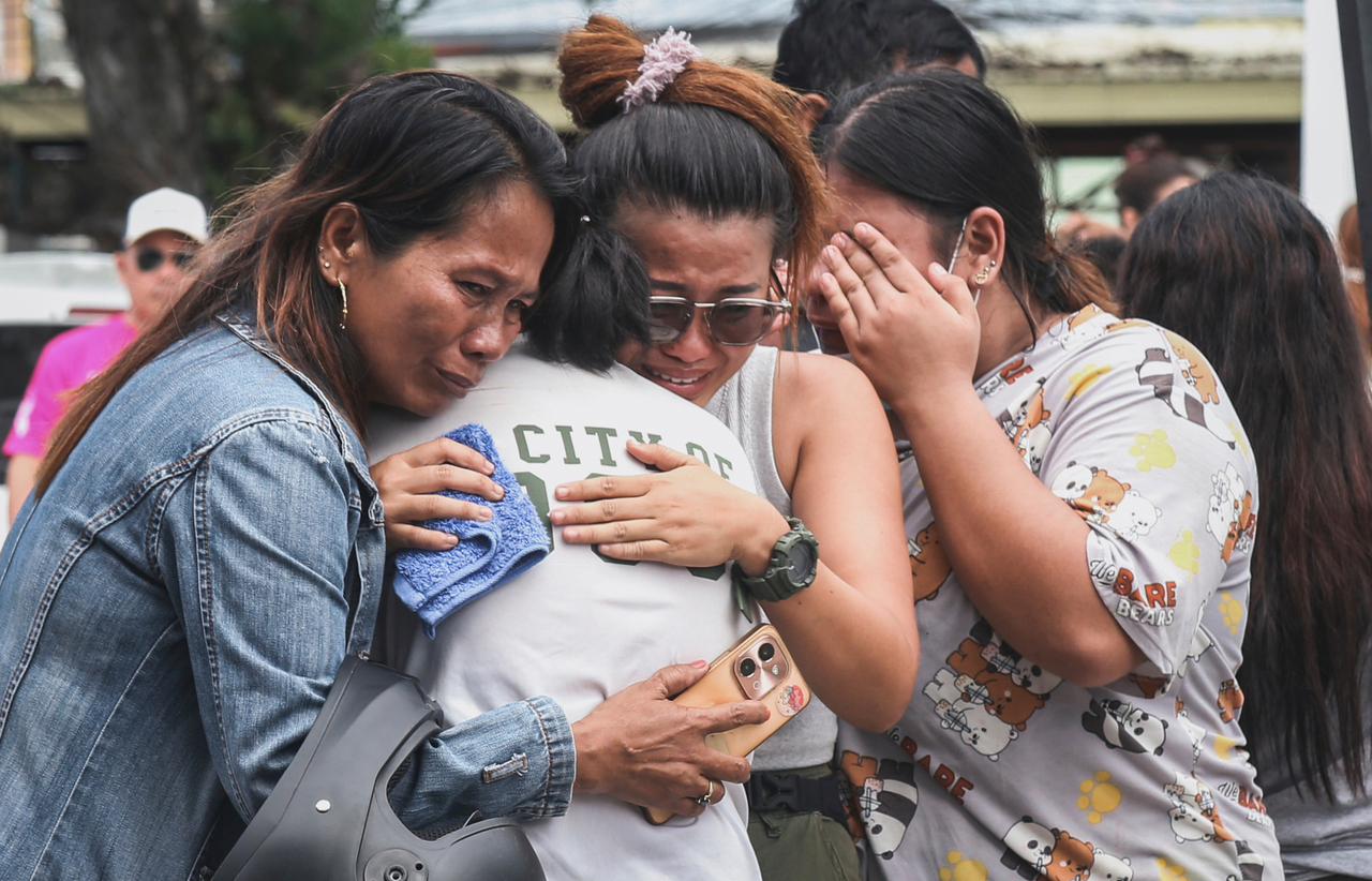 People grieve after identifying the body of a victim outside Cebu Provincial Hospital in Bogo City, Wednesday. (AP)