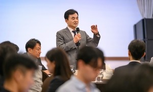 Defense chief quells fears of US troop pullout