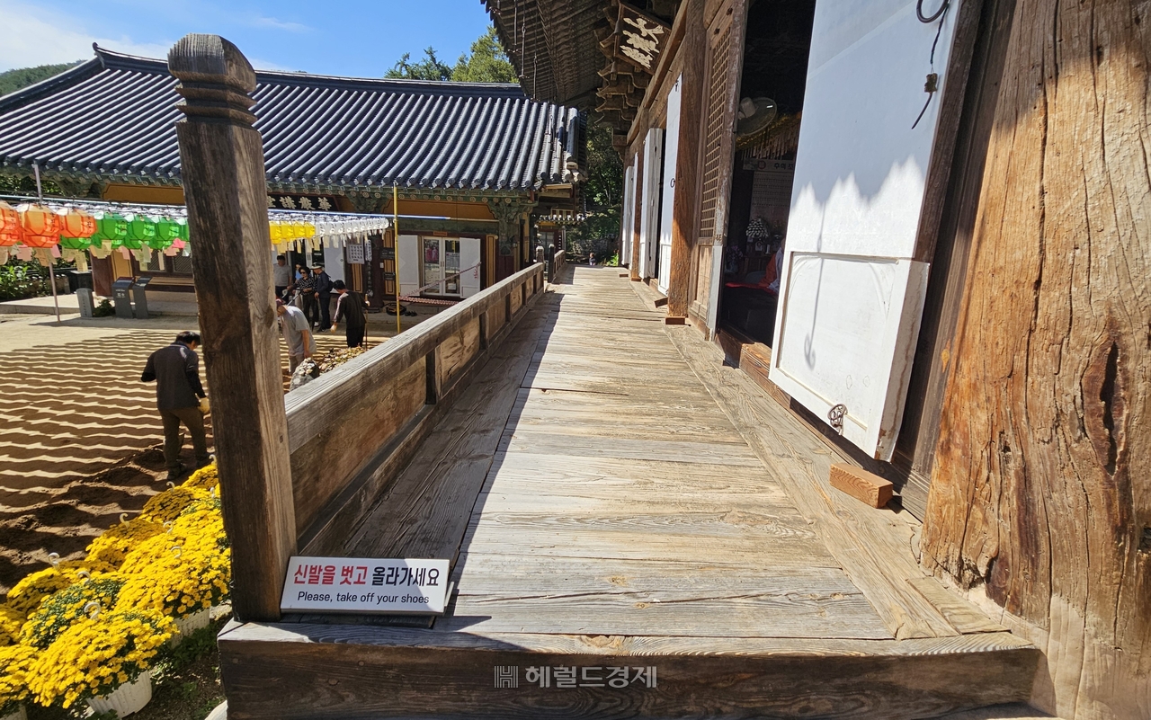 봉토토사이트 운영자 공소시효 대웅전 툇마루