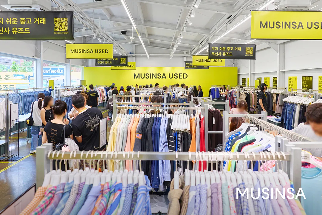 Visitors browse racks of secondhand clothing at Musinsa’s flea market in August, held ahead of the launch of its resale platform, Musinsa Used. (Musinsa)