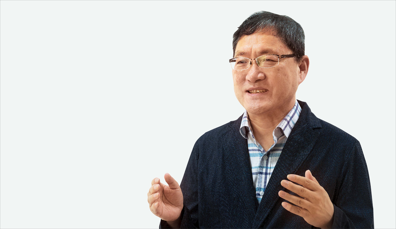 ‘부자은행 가난한 사회’ 의 저자 임수강 박사가 지난달 24일 서울 용산구 헤럴드스퀘어 스튜디오에서 본지와 인터뷰를 하고 있다. 임 박사는 “기업의 실질적 상황을 이해하고 장기적인 관계 속에서 자금을 공급하는 관계forever 토토사이트이 필요하다”고 강조했다. 박해묵 기자