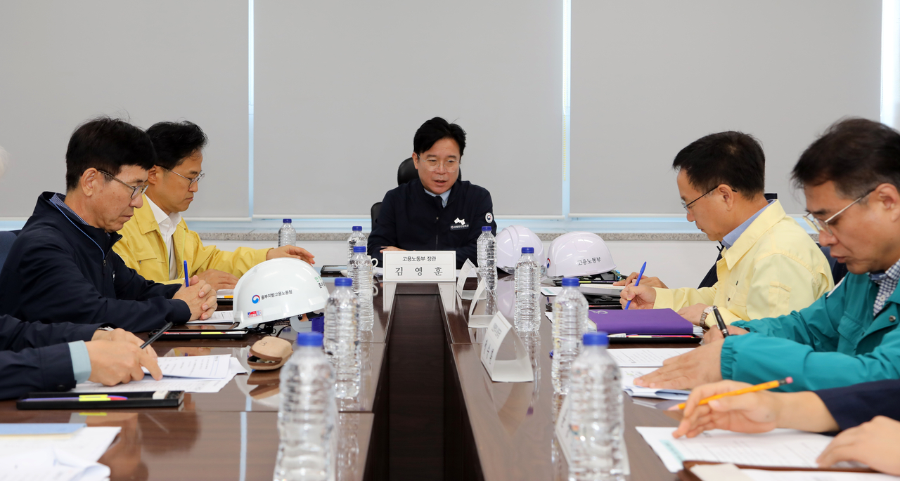 김영훈 고용노동부 장관이 토토사이트 지바겐가 반복된 인천환경공단을 찾아 안전보건관리체계 전면 재설계를 강력히 주문했다. [고용노동부 제공]