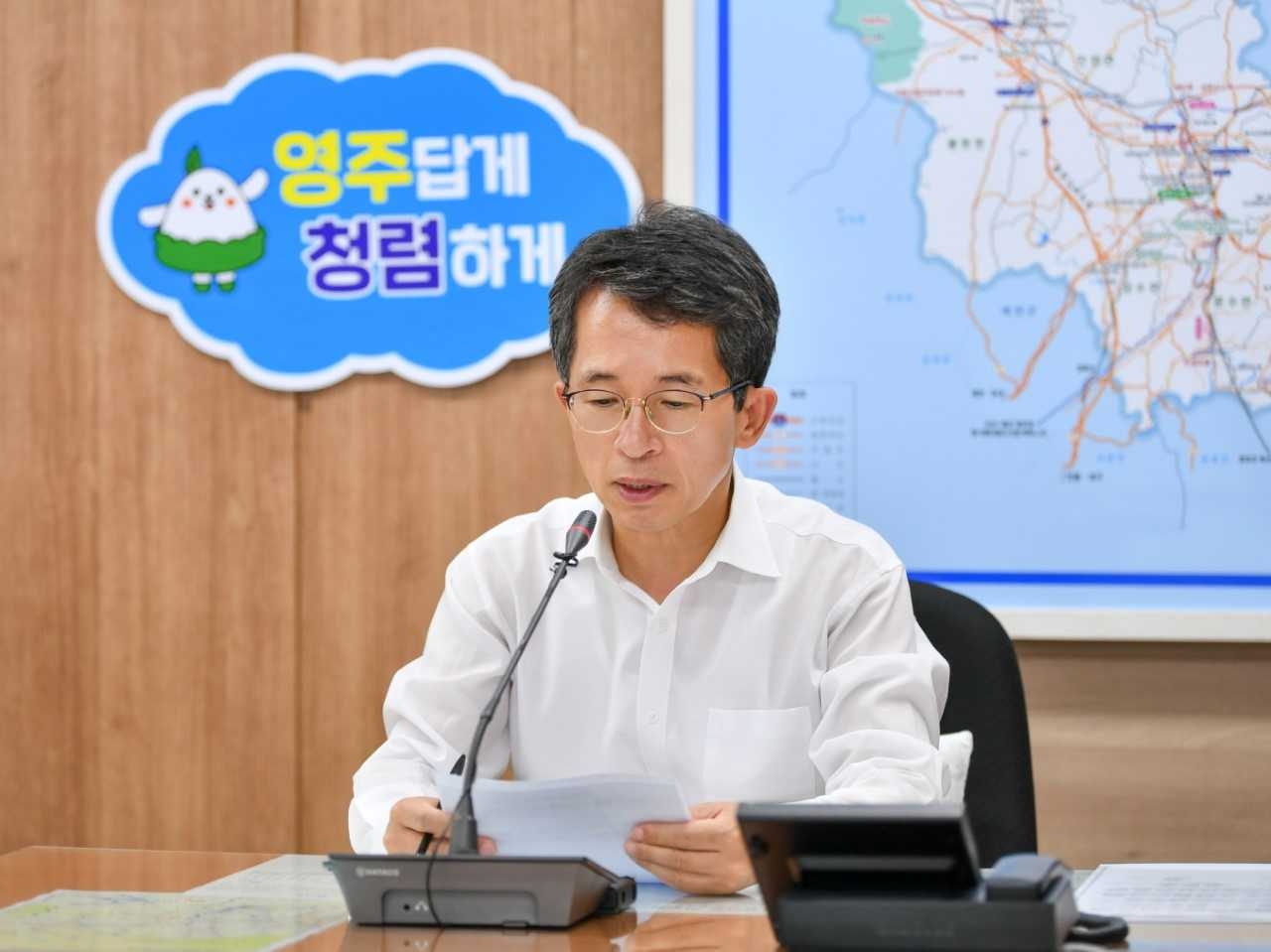 유정근 영주시장 권한대행이 2일 청렴 메시지를 청내 방송을 통해 송출하고 있다.[영주시 제공]